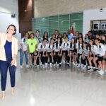 Başkan Kınay Orbit Karabağlarspor Kız Futbol Takımı'yla buluştu: Şampiyonluk bekliyoruz