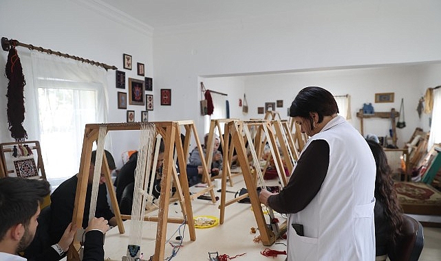 NEVÜ’lü Öğrenciler Uygulamalı “Dokuma Atölyesi” Etkinliğine Katıldı